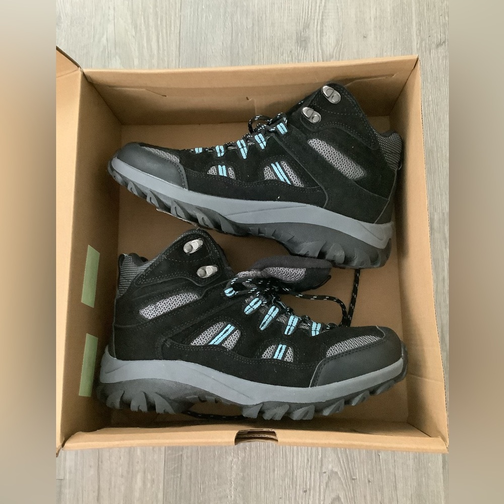 Bearpaw Ridgewood Women's Suede Hiking Boots
New in box